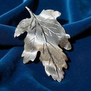 Vintage 3-D Unique 925 Sterling Silver Leaf Brooch with textured design